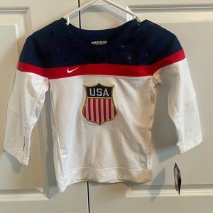 USA kids hockey Jersey size 4 NWT